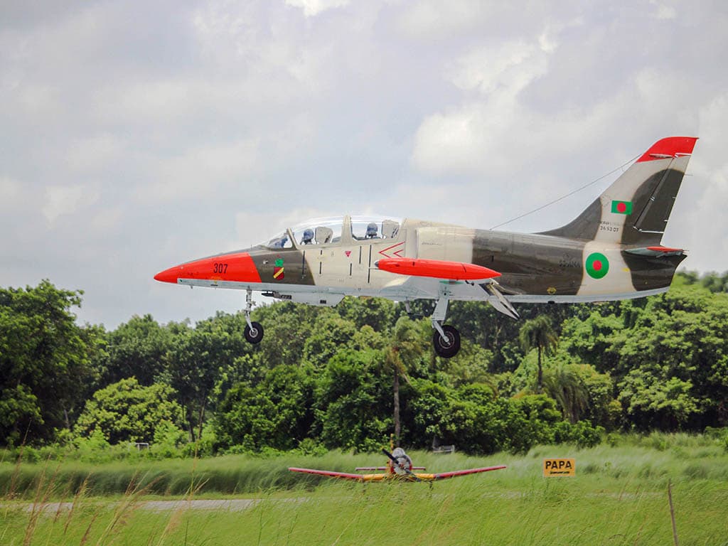 L-39 n PT6.jpg